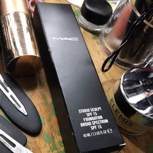 MAC COSMETICS STUDIO SCULPT FOUNDATION NEW IN BOX SPF 15 makeup NW20